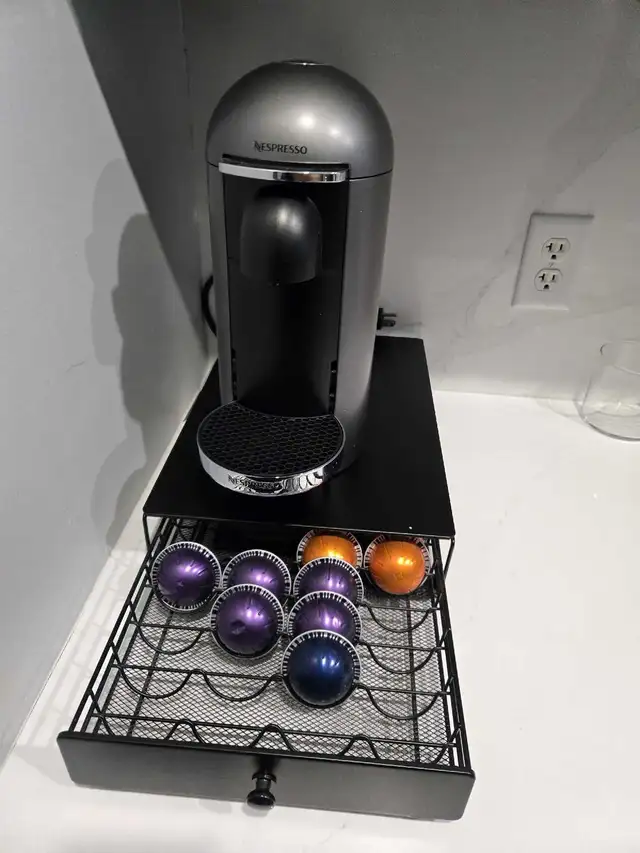 Nespresso Vertuo Plus Deluxe in Coffee Makers in Markham / York Region - Image 2