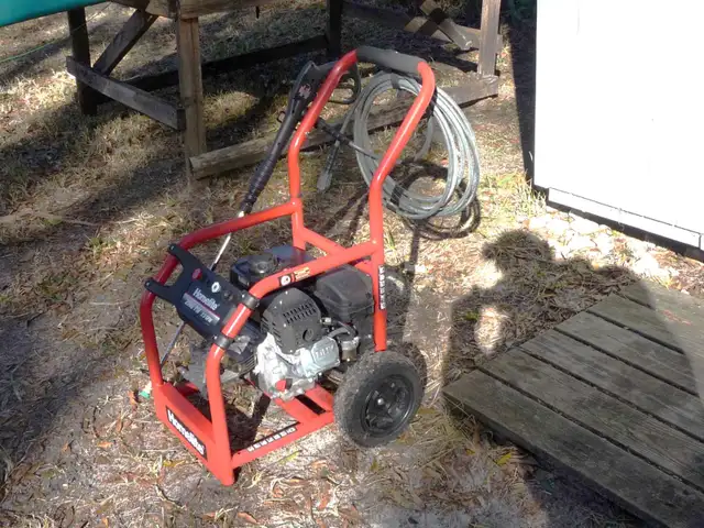 HOMELITE GAS  PRESSURE WASHER in Lawnmowers & Leaf Blowers in Oakville / Halton Region - Image 3