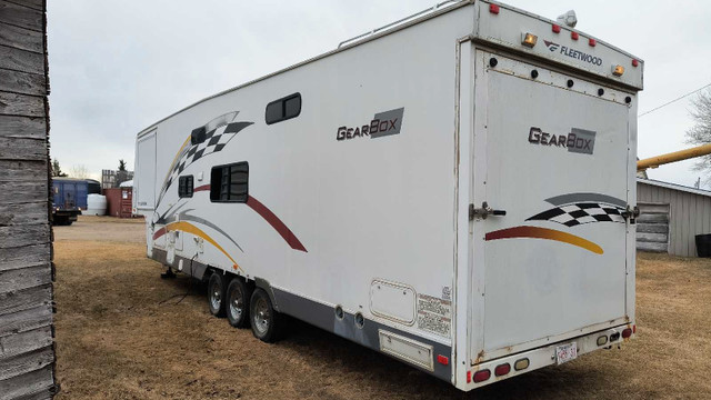 38ft Gear Box in RVs & Motorhomes in Edmonton - Image 3