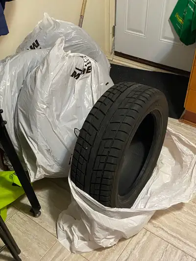 I am selling a set of 4 Yokohama Ice Guard snow tires, size P215/60/17, perfect for winter driving....