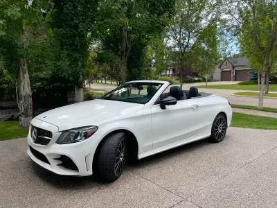 Turn heads this summer in this 2020 Mercedes-Benz C300 4MATIC Cabriolet – the perfect blend of sport...