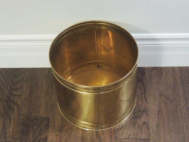 Large Brass Planter in Home Décor & Accents in Oshawa / Durham Region - Image 3