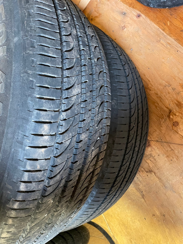 À vendre pneu avec Roux en métal  dans Ventes de garage  à Ville de Québec - Image 3