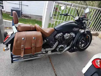 beautiful 2016 Indian scout well taken care of. Only 11.000 kilometers new battery oil changed with...