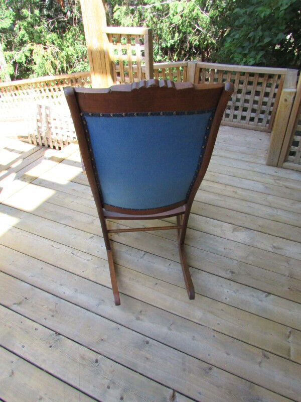 Antique Upholstered Rocking Chair in Chairs & Recliners in Kawartha Lakes - Image 2