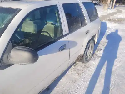 Selling my white Chevrolet Trailblazer LS, a reliable SUV with a sturdy build, perfect for city driv...