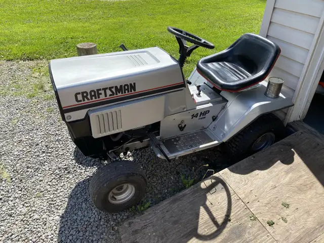 TRACTEUR À GAZON ANNÉES 80 CRAFTSMAN MOTEUR BRIGGS  14HP 2cyl in Lawnmowers & Leaf Blowers in Laval / North Shore - Image 3