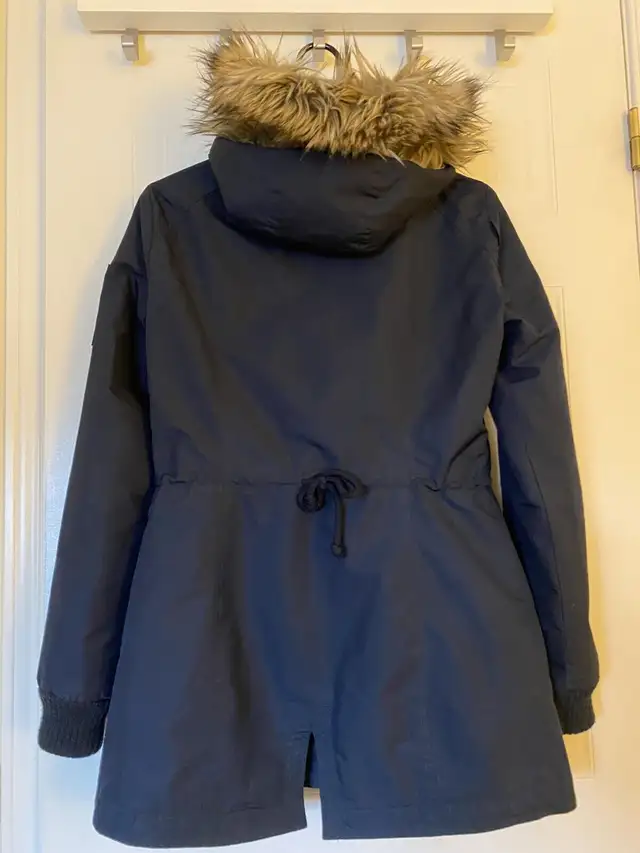 MANTEAU PARKA HOLLISTER CALIFORNIA POUR FILLE in Kids & Youth in City of Montréal - Image 5