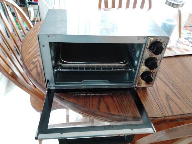 Hamilton Beach Toaster Oven in Toasters & Toaster Ovens in Peterborough - Image 3