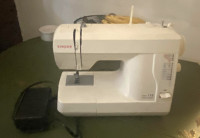 Singer 132 Featherweight Compact Efficiency Sewing Machine