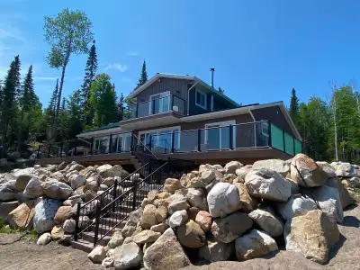 Weekly rental Sunday to Sunday 4 bedrooms 2 bathrooms sauna screened room