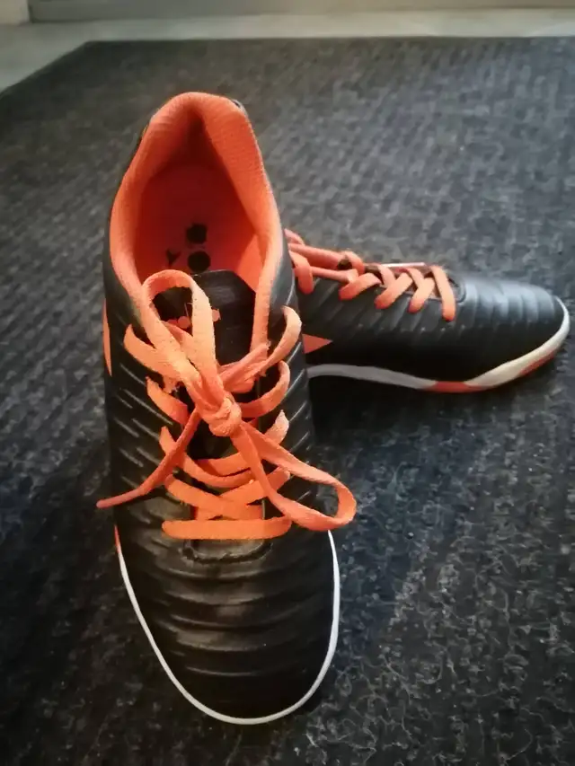 SOCCER INDOOR SHOES
