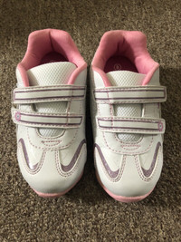 NEW Girl’s Size 8 SmartFit Sneakers
