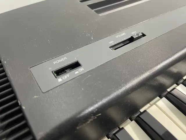 Roland RD-1 Digital Piano in Pianos & Keyboards in City of Montréal - Image 5