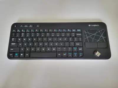 Excellent condition Logitech K400R wireless keyboard with built in mouse pad. Fully functional with...