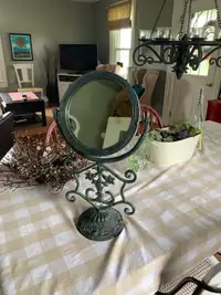 Stand mirror