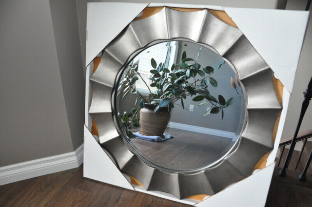 Large mirror in Home Décor & Accents in Sudbury - Image 2