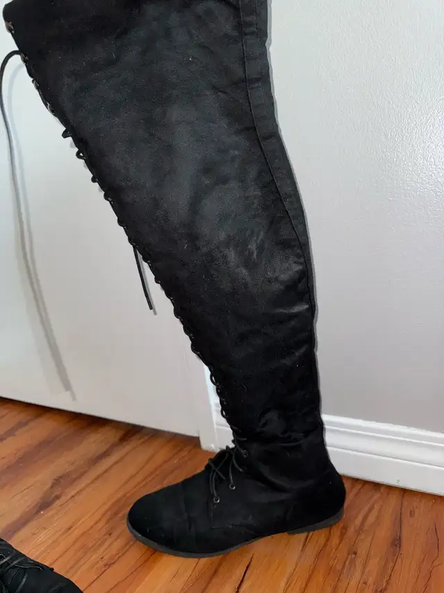Women’s Boots in Women's - Shoes in Calgary - Image 4