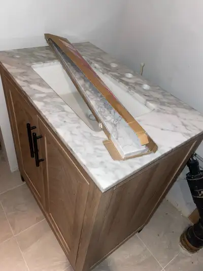vanité neuve avec mirroir et mokup, View more