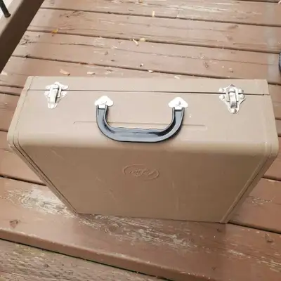 Awesome piece for the vintage photography or a prop. Or whatever you need lighting for. Like new con...