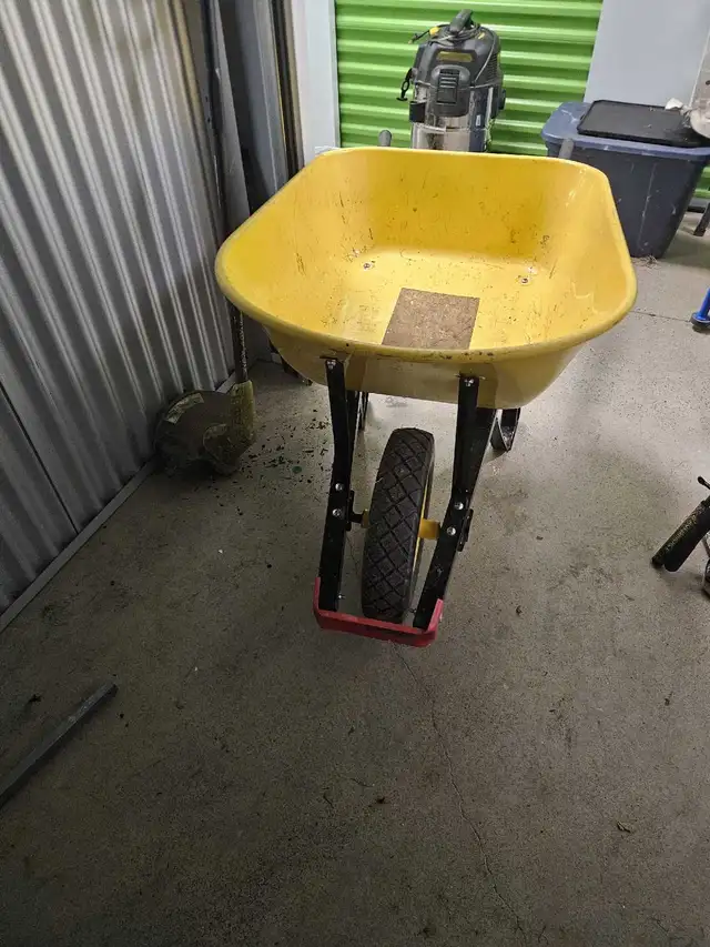 Wheelbarrow in Outdoor Tools & Storage in City of Toronto - Image 4