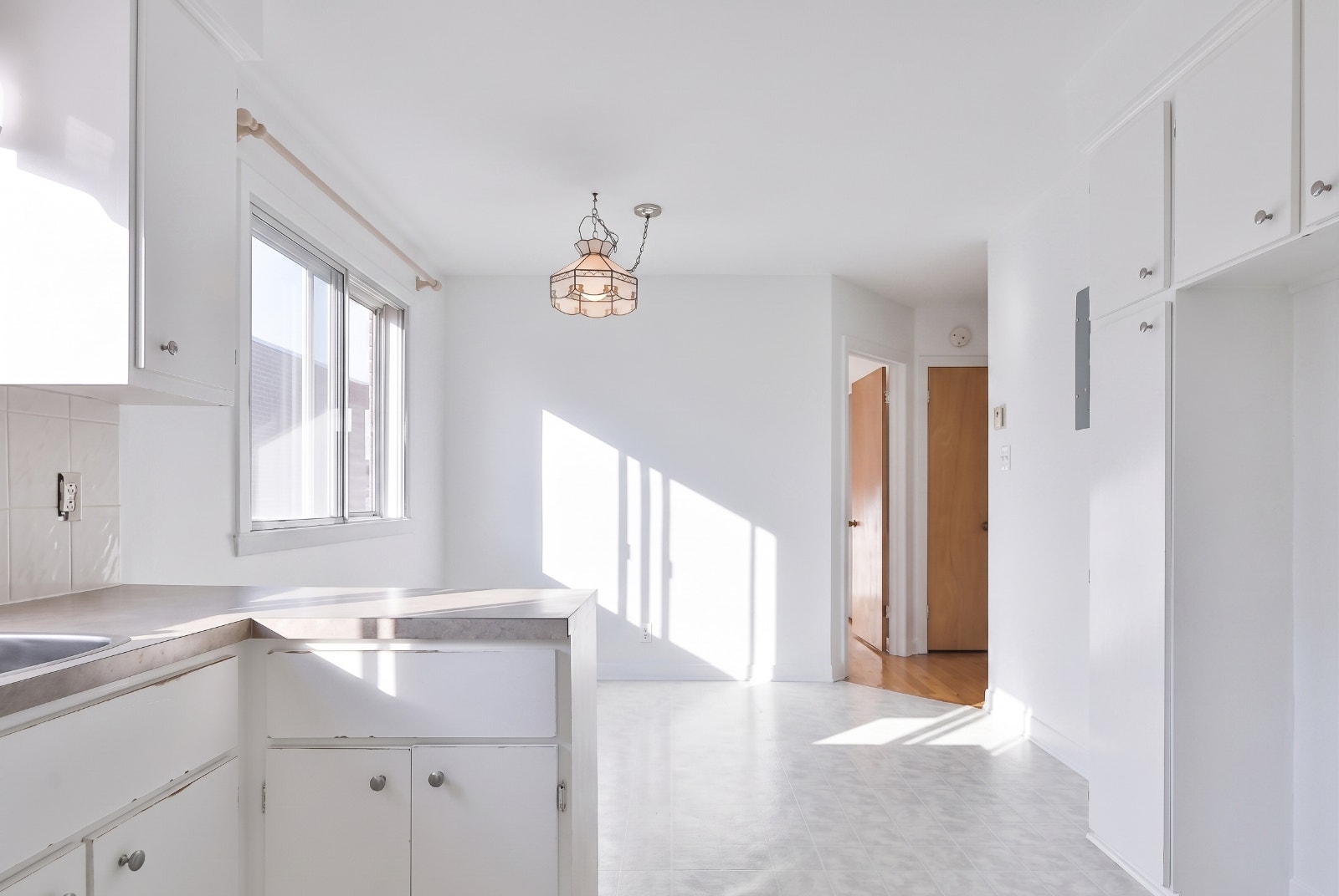 50%  de rabais 1er mois - 2 chambres + 1 bureau - LaSalle — photo 3
