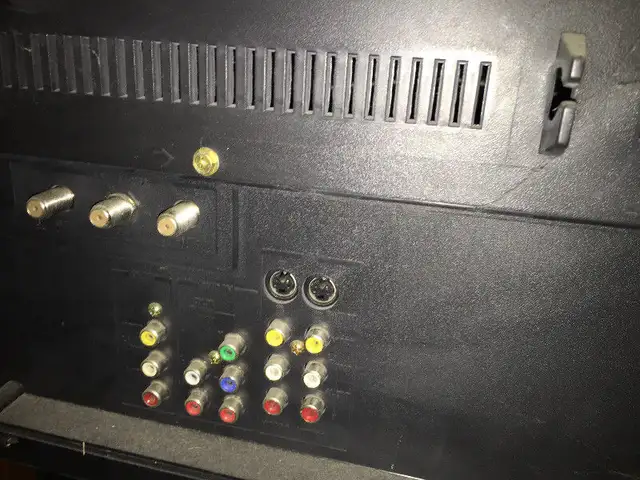 36” Toshiba TV in TVs in Markham / York Region - Image 4