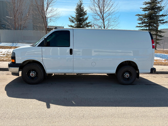LOW KM 2021 GMC Savana 3/4 Ton 135 wheel base, lots extras in Cars & Trucks in Calgary - Image 2
