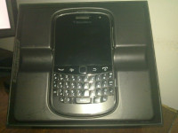 VERY MINT -64GB Blackberry BOLD 9900+ SIM+ ACCESSORIES+UNLOCKED