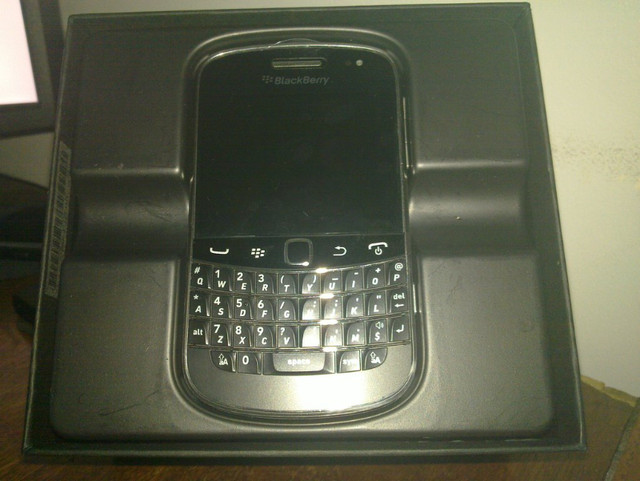 VERY MINT -64GB Blackberry BOLD 9900+ SIM+ ACCESSORIES+UNLOCKED in General Electronics in City of Toronto