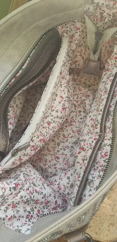 Women's Grey Handbag & Wallet by Remonte in Women's - Bags & Wallets in Mississauga / Peel Region - Image 4