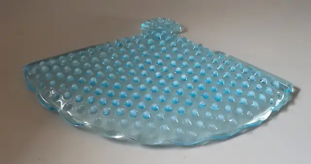 Vintage Rare Fenton Hobnail Blue Opalescent Fan Shaped Dish in Arts & Collectibles in Oshawa / Durham Region - Image 4