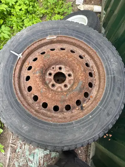 Used toyo observe g3 ice 225/65r17. Priced to sell. Were on rav4