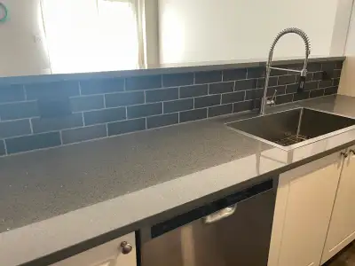 Room for rent minutes from Ottawa University and walking distance from General Hospital. Safe, very...