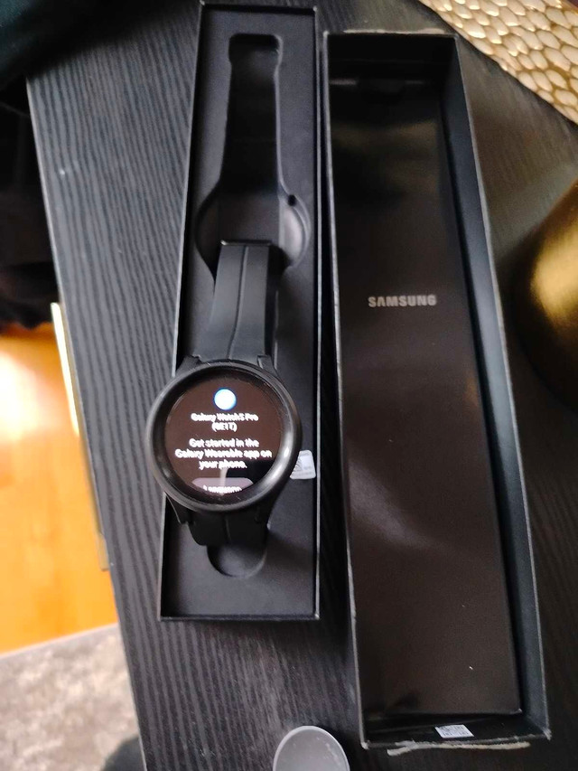 Samsung galaxy watch 5 pro 45mm GPS+lte dans Bijoux et montres  à Ville de Montréal