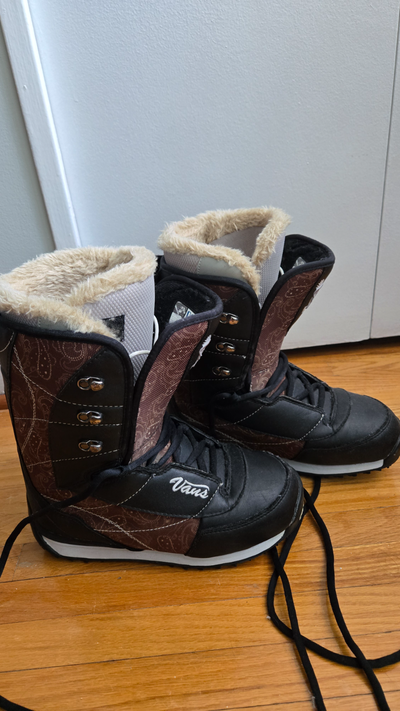 SNOWBOARD BOOTS, View more