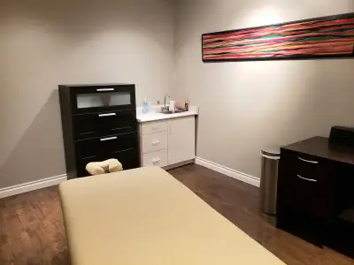 Clinic Room with Fully Separate Entrance for Rent