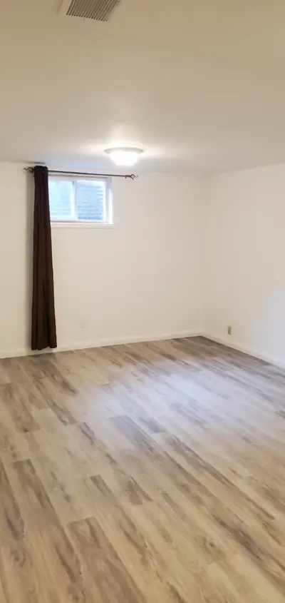 One spacious bedroom available in a clean and quiet basement in Kanata North (K2K 1G9). This is a pr...