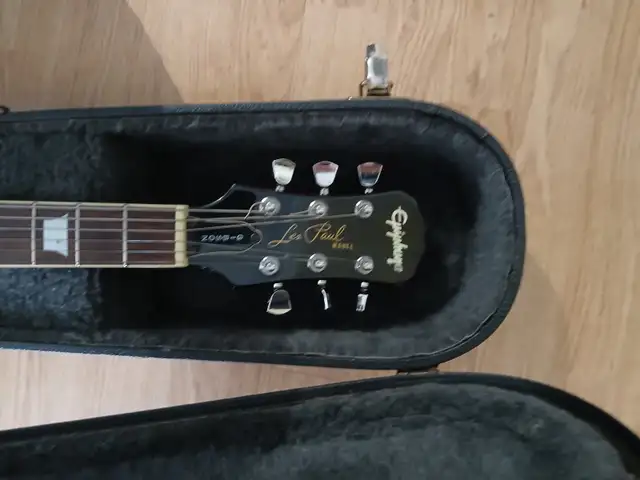 Guitar les paul in Guitars in West Island - Image 4