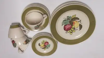 COMPLETE SET4  BREAKFAST / DINNER DISHES   POTTERY  METLOX USA, View more