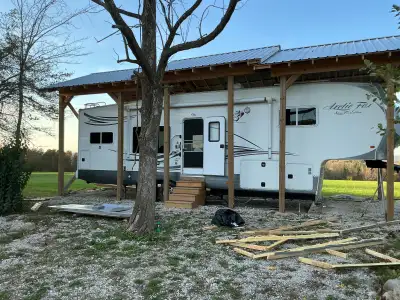 2019 Chevrolet Silverado HD2500 LTZ Diesel with 5th wheel attachment also available. 170k km.