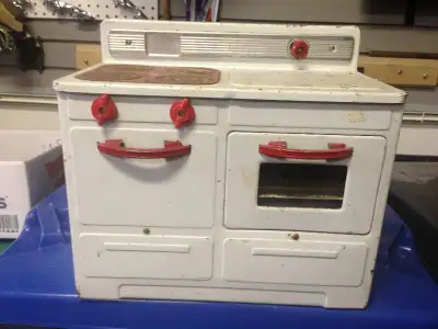 PARKER PICKERS - This advanced vintage child oven range stove was made by the then famous Empire com...