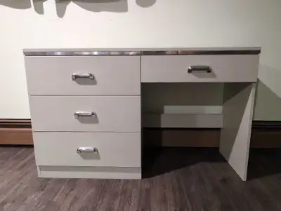 Bureau de travail à donner, View more