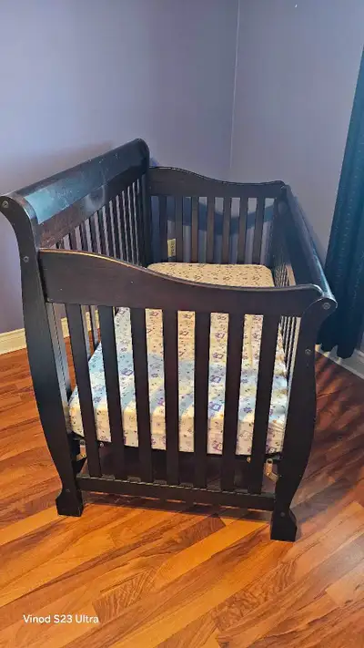 This is a sturdy and reliable baby crib, perfect for your little one's nursery. The crib has a class...