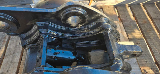 wedgelock hydraulic coupler  in Heavy Equipment Parts & Accessories in Sault Ste. Marie - Image 3