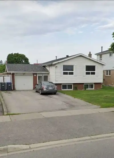 *House For Rent In Brampton $2495* - Bramalea and Queen Area - 3 Bedroom, - 1 Living Room, - 2 Washr...
