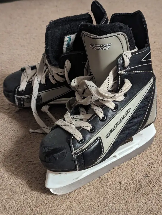 Hespeler Rogue kids skates size 12 in Skates & Blades in Ottawa - Image 2