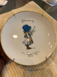 Holly Hobbit collectable plate