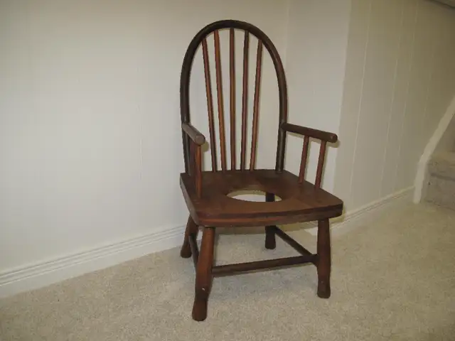 ANTIQUE VINTAGE CHILD'S COMMODE CHAIR - POTTY CHAIR in Arts & Collectibles in Guelph - Image 9