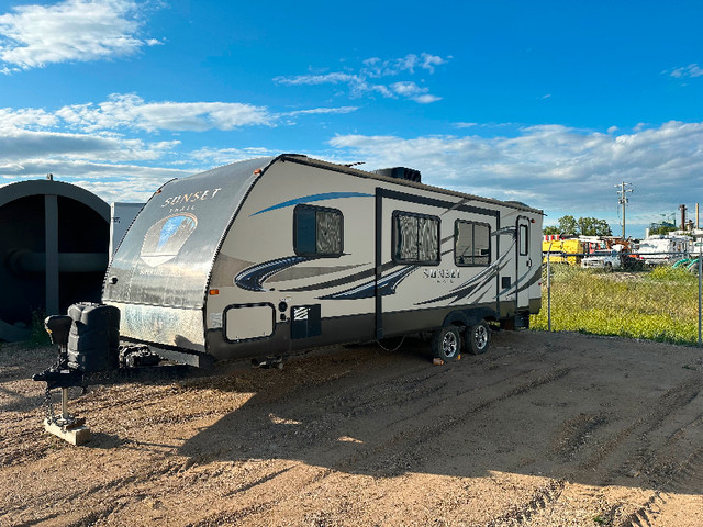 Sunset Trail 27’ in Travel Trailers & Campers in Calgary - Image 3